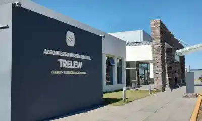 Trelew: un pasajero habló de una bomba y todo el aeropuerto terminó en la calle