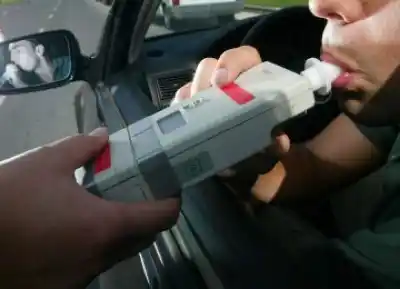 Lo frenaron en un control, se bajó de la camioneta y soltó una frase que lo complicó todo