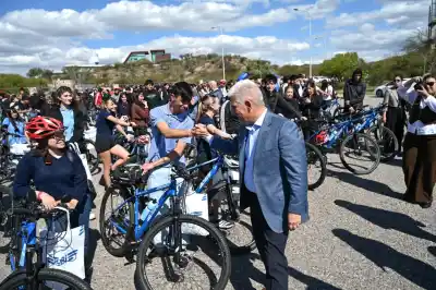San Luis: 421 chicos se fueron a casa con una TuBi y una condición que dura hasta el último día de clases