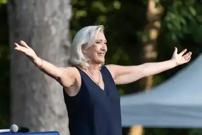 Le Pen ya saborea los disturbios en Francia: el dato que ilusiona a la extrema derecha
