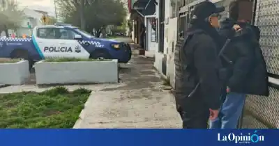 Tenía tobillera y prohibición de acercarse, pero fue a buscar a la nena a la salida de la escuela