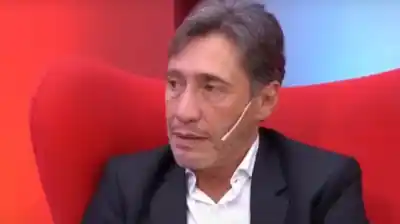 Cruzaba en la senda peatonal y un auto lo levantó por el aire: la dura lesión de Fabián Gianola