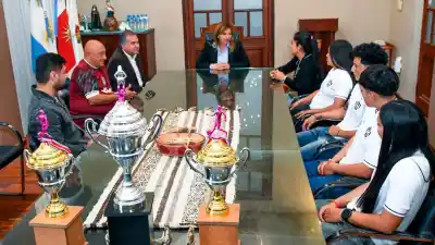 Las campeonas del Federal fueron recibidas por Fuentes y contaron cómo lo lograron