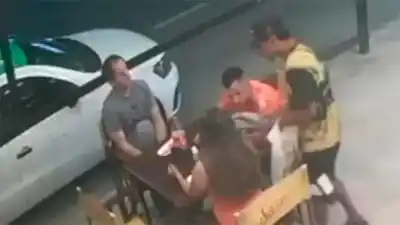 Le ofreció bolsas en un local y lo que pasó después dejó a la policía en alerta máxima