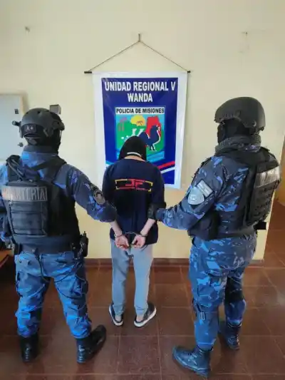 Pidió un delivery en Wanda para tenderle una trampa al repartidor: lo que hallaron en su casa lo hundió