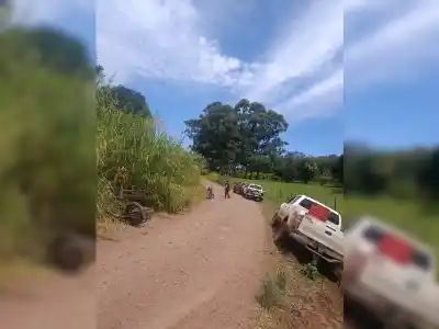 Moto y camioneta de Vialidad chocaron en San Pedro: dos adolescentes terminaron en el hospital