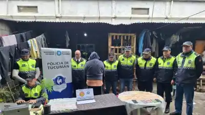 La buscaban por una moto robada y en el allanamiento encontraron cocaína, marihuana y una suma inesperada