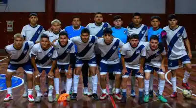 El Delmi se prende: cuatro cruces y ocho equipos a un paso de la final del futsal