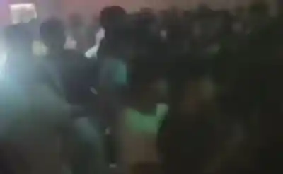 Debía quedarse en casa por una causa de tentativa de homicidio, pero lo vieron en la puerta de un boliche de Orán
