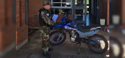 Lo quisieron frenar en un control, pero la moto tenía un problema mayor