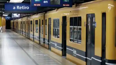 Un gremialista abrió una puerta de emergencia y terminó detenido: el paro que dejó a 500.000 sin subte