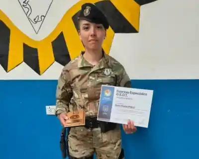 Cuatro policías aprobaron el curso más duro de la fuerza y una mujer hizo historia