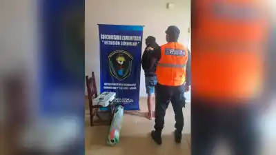 Ruidos en el garaje, una ventana abierta y un rollo de membrana listo para salir: lo que halló la Policía en Estación Simbolar