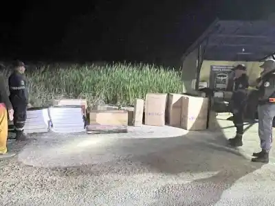 Dos hombres de Corrientes, un furgón y 21 electrodomésticos: lo que faltaba era un papel
