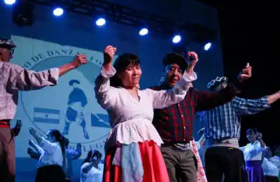 Más de 40 bailarines coparon el Esther Fadul y el cierre se lo llevó un grupo local