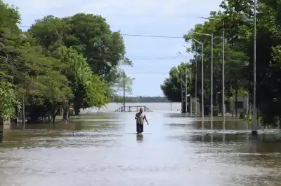 El Paraná ya se llevó dos vidas y en Itatí rezan por un milagro que frene el agua