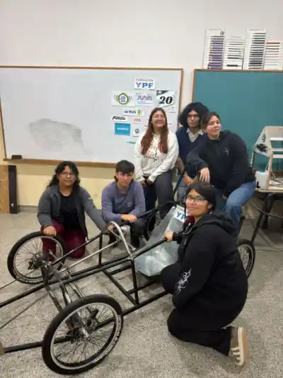Encerrados en el taller del CET 19: 12 pibes de San Antonio Oeste van por la hazaña nacional que nadie esperaba