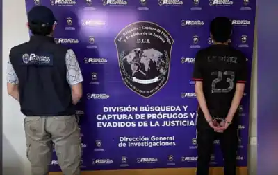 Lo buscaban por un crimen en Buenos Aires y lo encontraron caminando por una calle de Santiago