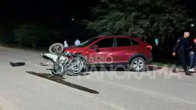 Un giro inesperado dejó a un motociclista con heridas devastadoras en el rostro