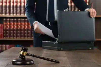 Su abogado dejó pasar los plazos y el juicio se cayó: ahora deberá indemnizarlo