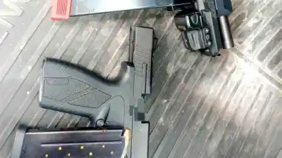 Los tenían rodeados, aceleraron y terminaron contra un camión: lo que llevaban encima