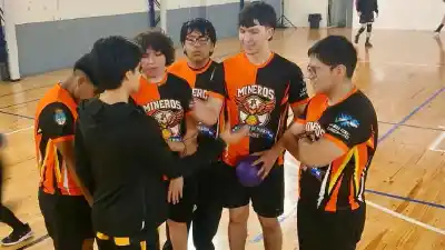 Cinco alumnos de la Escuela de Minas debutaron en el Nacional de Dodgeball y se midieron con la Selección Argentina