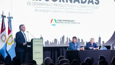 Llaryora, junto a Frigerio y Pullaro, dejó una advertencia sobre el interior: "Sin rutas, gas y electricidad no hay desarrollo"