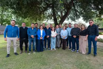 Quintela sentó a todos los intendentes en la misma mesa: el tema que los tiene en vilo