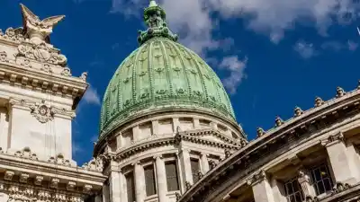 Diputados debate cinco leyes clave: la que limita tierras a extranjeros y la que acelera desalojos