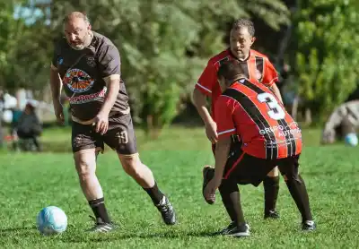 El torneo “Entre Amigos” tuvo de todo: goleadas, empates y un líder que no se baja