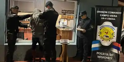 Le pidió la hora, lo esperó y lo tiró al piso: el detalle que lo delató