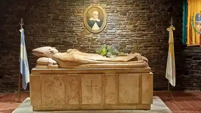 San Juan se reunió en la Catedral para homenajear al fraile que hizo historia en 1816