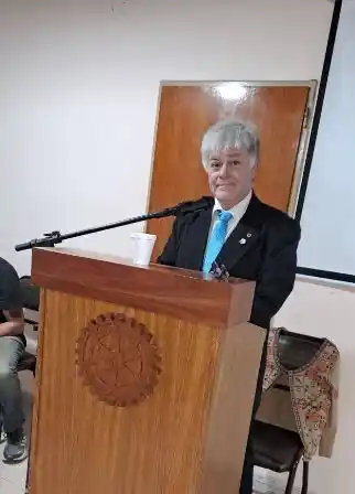 Un pediatra de San Luis sale a las escuelas con una advertencia sobre las vacunas