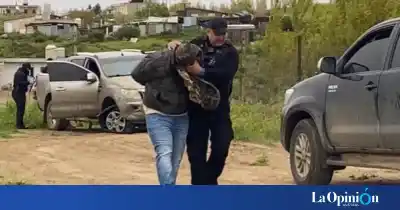 Fueron a allanarles la casa, escaparon a los tiros y quedaron acorralados en una calle sin salida
