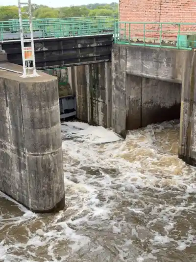 El dique del área metropolitana, bajo la lupa: qué encontraron los técnicos que recorrieron las compuertas