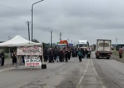 Ruta 151: frenan camiones areneros en dos provincias y el intendente salió a anunciar algo