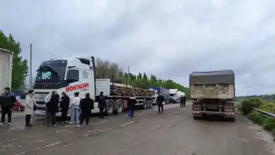 Vecinos de 25 de Mayo cortaron la Ruta 151 y frenaron a los camioneros: qué exigen