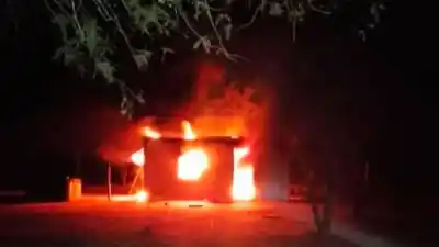 Una vivienda fue arrasada por las llamas en un paraje: lo que encontraron al llegar dejó a todos en shock