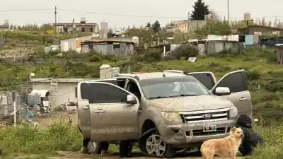 Escapaban en una camioneta baleada y los frenó la DDI en pleno operativo