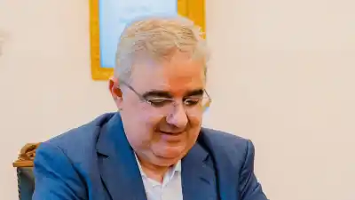 Jalil movió la cifra de las becas y los beneficiarios ya saben cuánto van a cobrar