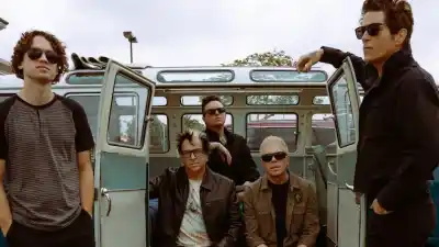 The Offspring sigue de gira sin su guitarrista: el motivo que lo dejó afuera