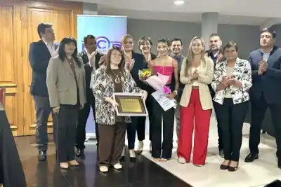 Sin pista profesional, entrenó en una rotonda y ahora Frías la nombró Ciudadana Ilustre