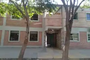 La escuela de San Isidro que no pudo abrir: qué encontraron en el techo y por qué las clases se mudaron a WhatsApp