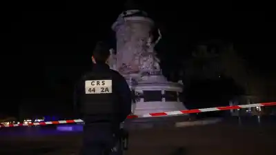 Tercera noche de toque de queda en París y un sindicato ya habla de huelga general