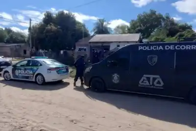 Allanaron una casa en Lavalle y adentro había 655.000 pesos: quiénes quedaron detenidos