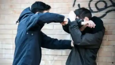 Un alumno terminó internado tras una pelea en el colegio: lo que pasó en el baño desató la violencia