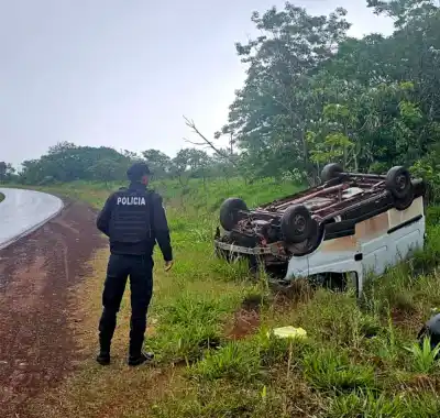 Una mujer y un nene de 3 años viajaban en una camioneta: no terminó como esperaban