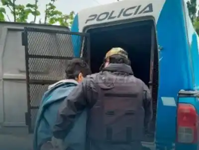 Lo allanaron por un robo de ropa en Plottier y no esperaban lo que había adentro