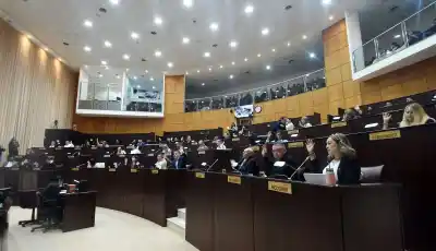 La Legislatura abrió su edificio histórico al público y ahora lo convirtió en ley