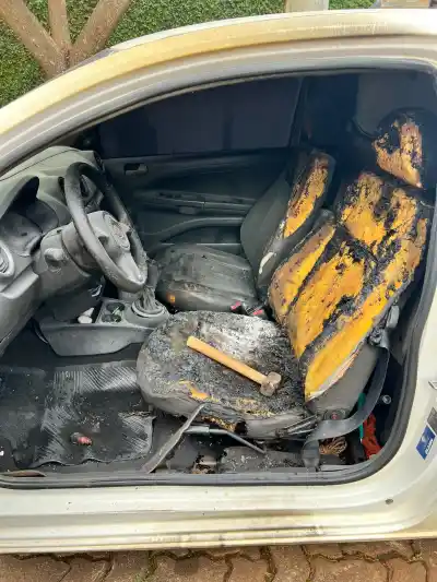 Le prendieron fuego la camioneta: lo que encontraron los peritos al lado del vehículo
